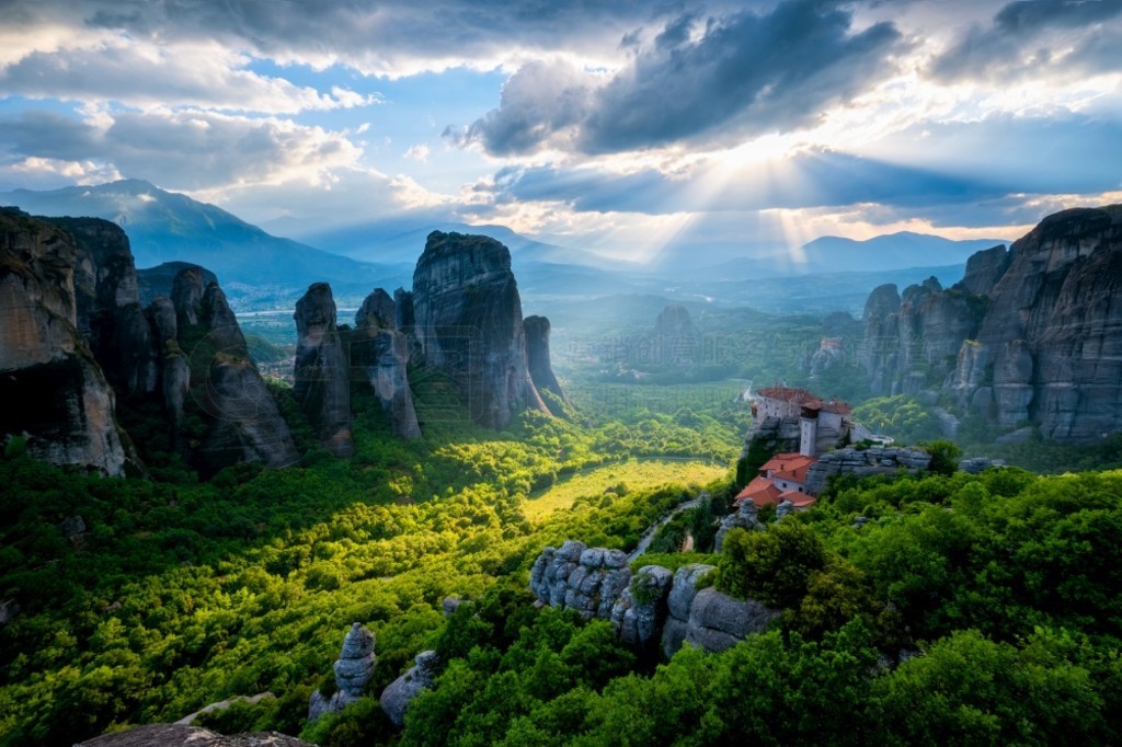 Rousanou ޵Ժʥ˹޵Ժ˹ (Nicholas Anapavsa) ϣʤ̩ (Meteora)ʱ֣⡢ͷҫߺϷԵա̩