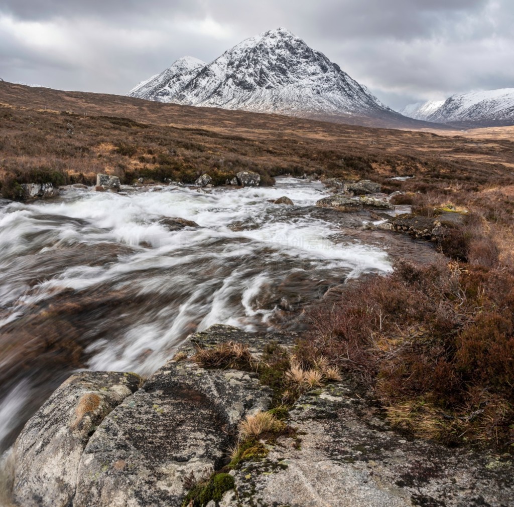 ǰΪٷĶͼ񣬱Ϊ־԰ѩ Stob Dearg Buachaille Etive Mor ɽ