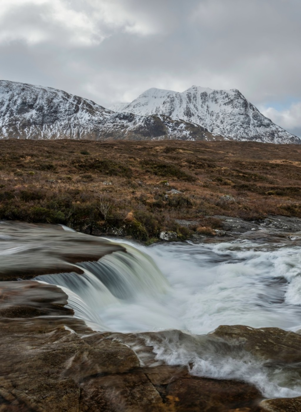 ǰΪٷĶͼ񣬱Ϊ־԰ѩ Stob Dearg Buachaille Etive Mor ɽ