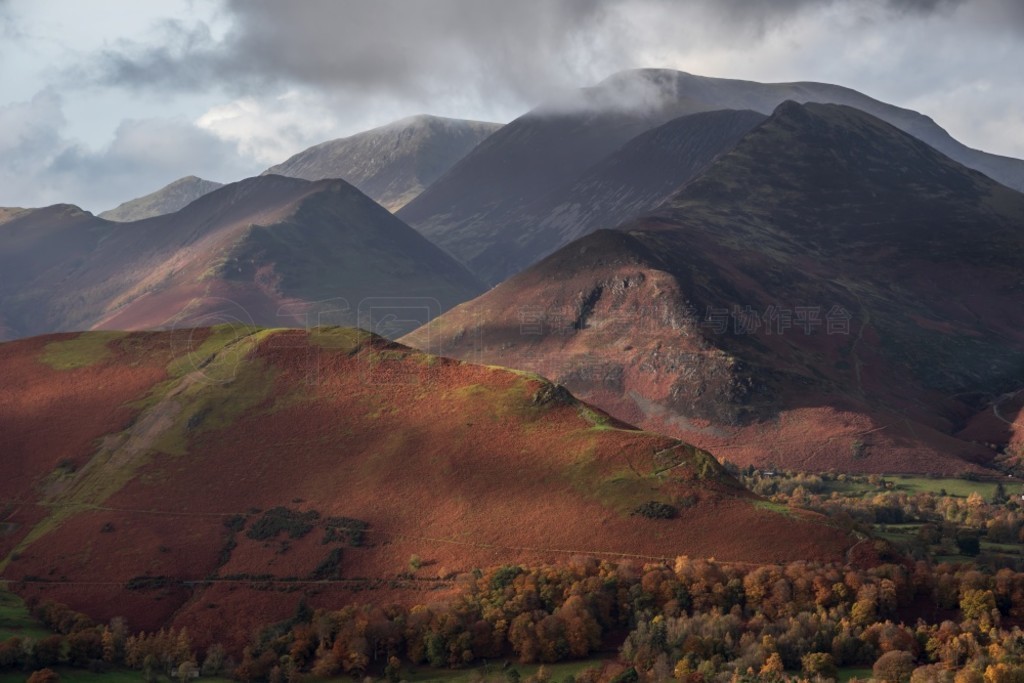 Ӻ (Walla Crag) ʷʫ＾ۣغ (Derwentwater)˹ (Catbells) Զɽɫʺ͹˾̾