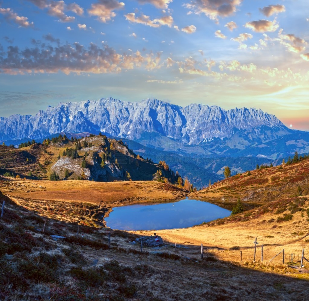 ＾ɽ Kleiner Paarsee  Paarseen Dorfgasteinıµ˹ɽ Hochkonig ɽȺԶ羰续ͽСԺȻ