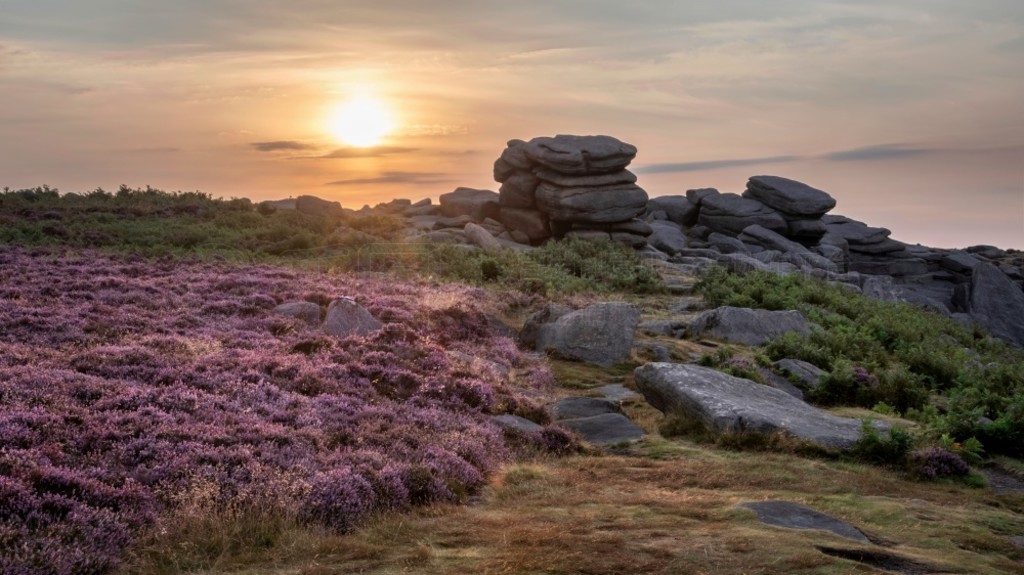  (Peak District) ĩ˾̾ճϣ (Higger Tor) ͲԵ (Burbage Edge) ΧʢʯϻϿ