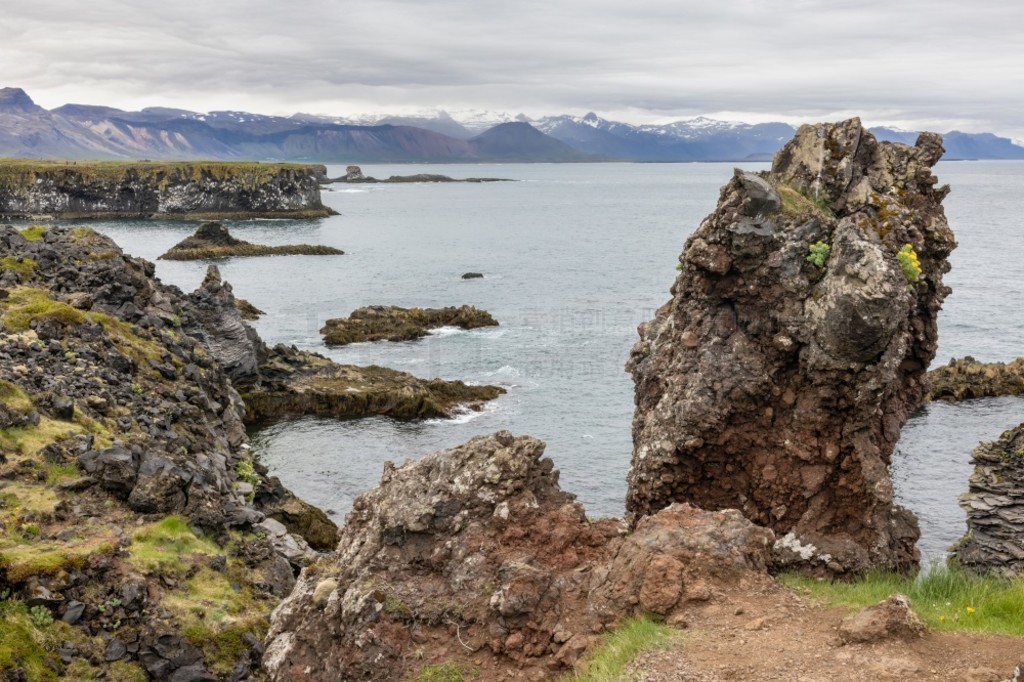 ͽС˹Ƥ (Anarstapi) ɶ (Hellnar)źڱ˹ɽ뵺 (Snaefellsnes Peninsula)дʯɽűʯͽа