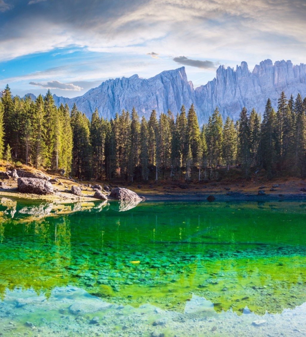 ĵĶ＾ɽ׵ɽյ޶ Karersee  Lago di Carezza ۡ羰续ΡԡȻ