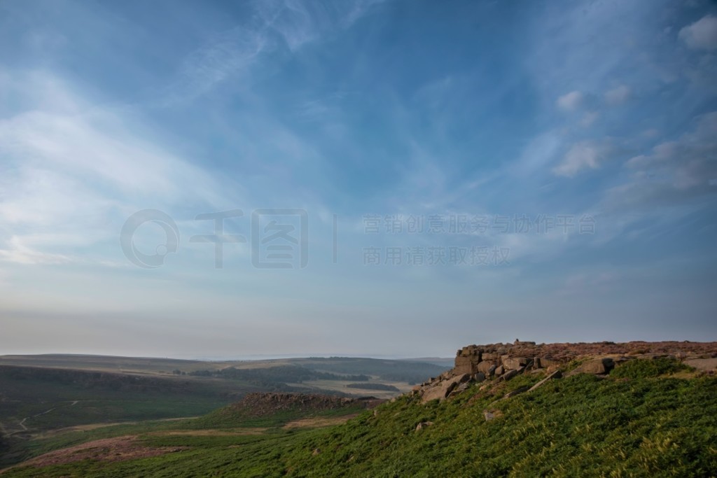  (Peak District) ĩ˾̾ճϣ (Higger Tor) ͲԵ (Burbage Edge) ΧʢʯϻϿ