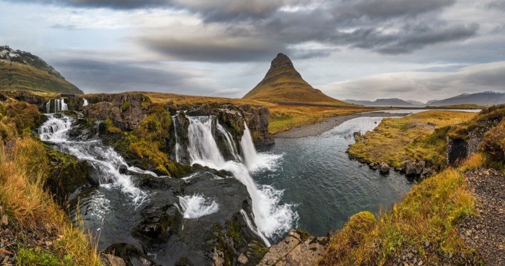 羰续 Kirkjufell ɽ Kirkjufellsfoss ٲ Grundarfjordurб＾ƻľɫ