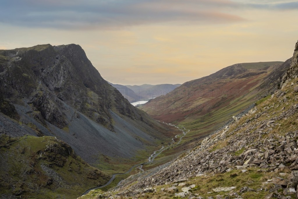 ＾ʱӺ (Dale Head) ӻ˹ɽ (Honister Pass) ׶ (Buttermere) ׳