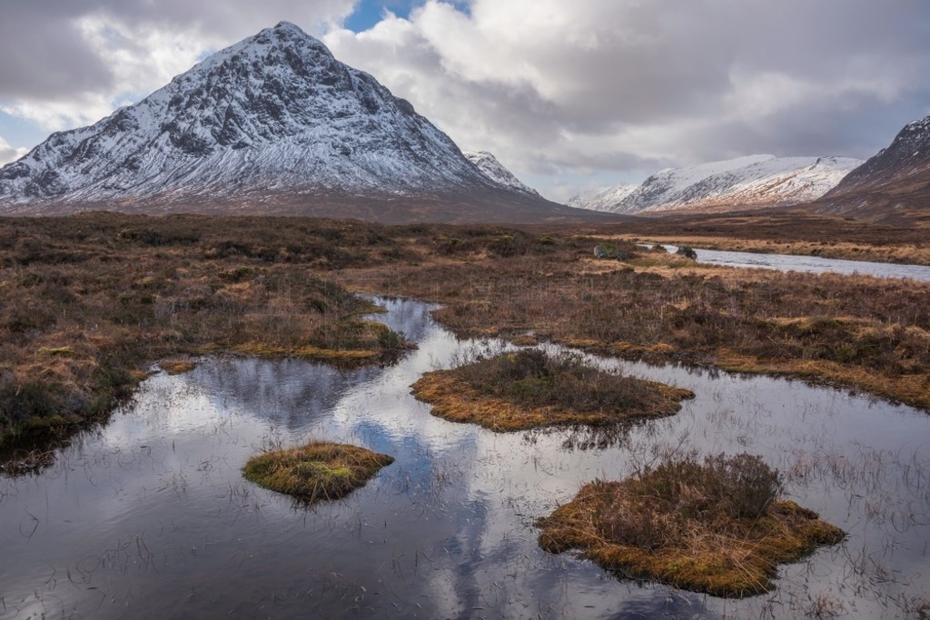 ǰΪٷĶͼ񣬱Ϊ־԰ѩ Stob Dearg Buachaille Etive Mor ɽ