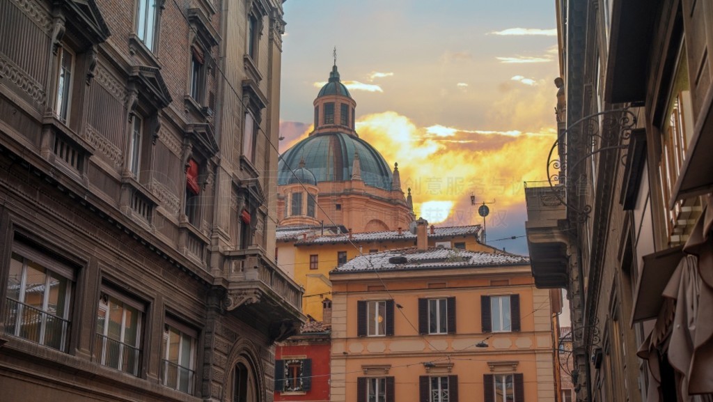 ׹㳡 (Piazza Maggiore) λǵʷ