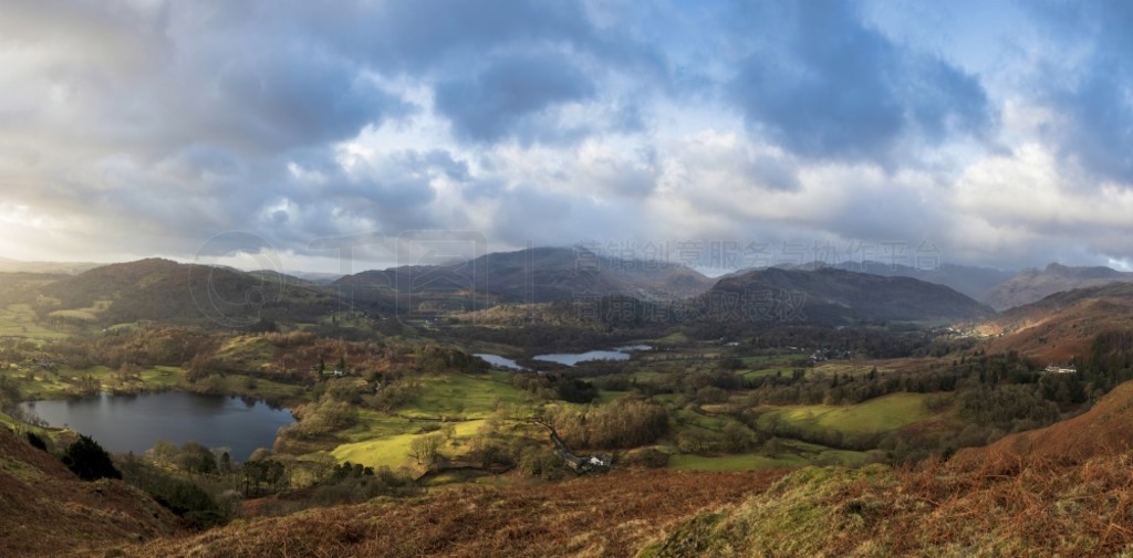  Loughrigg Fell ǰ Langdale PikesĶճƽʱξ