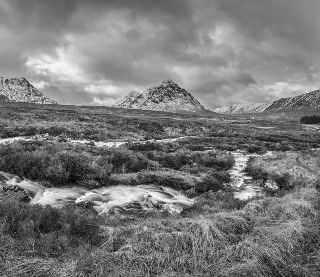 ǰǰٷӵĺڰ羰ͼ񣬱Ǳ־Եİѩ Stob Dearg Buachaille Etive Mor ɽ