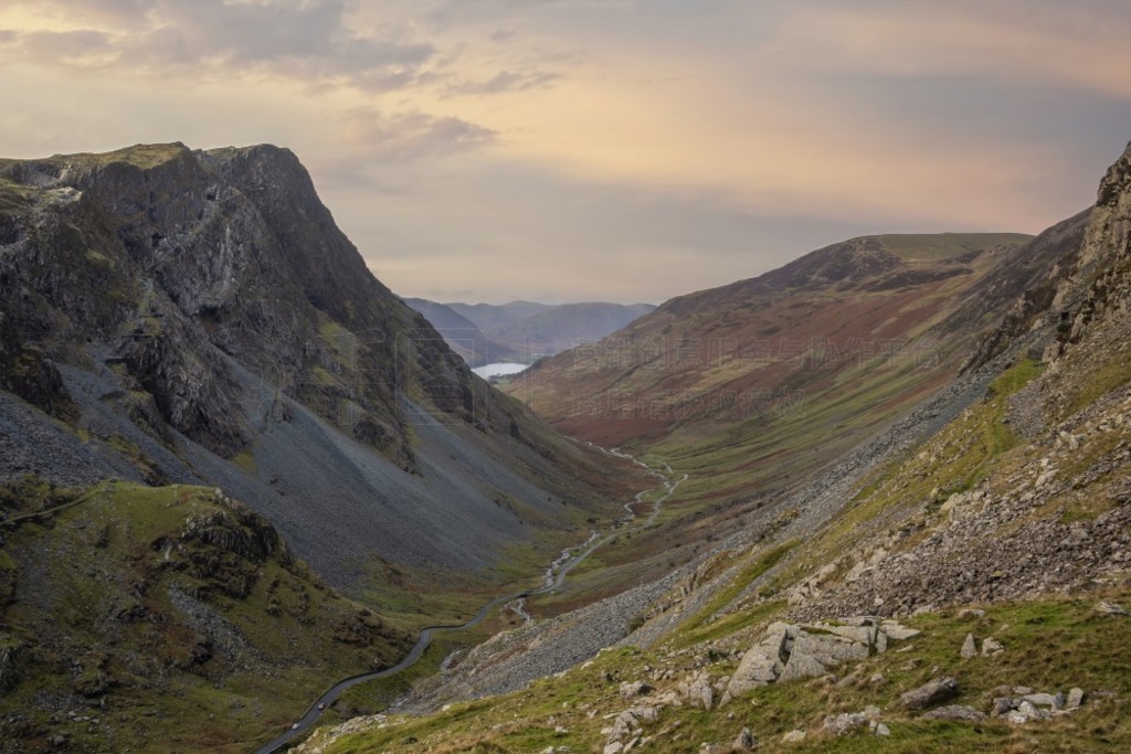 ＾ʱӺ (Dale Head) ӻ˹ɽ (Honister Pass) ׶ (Buttermere) ׳