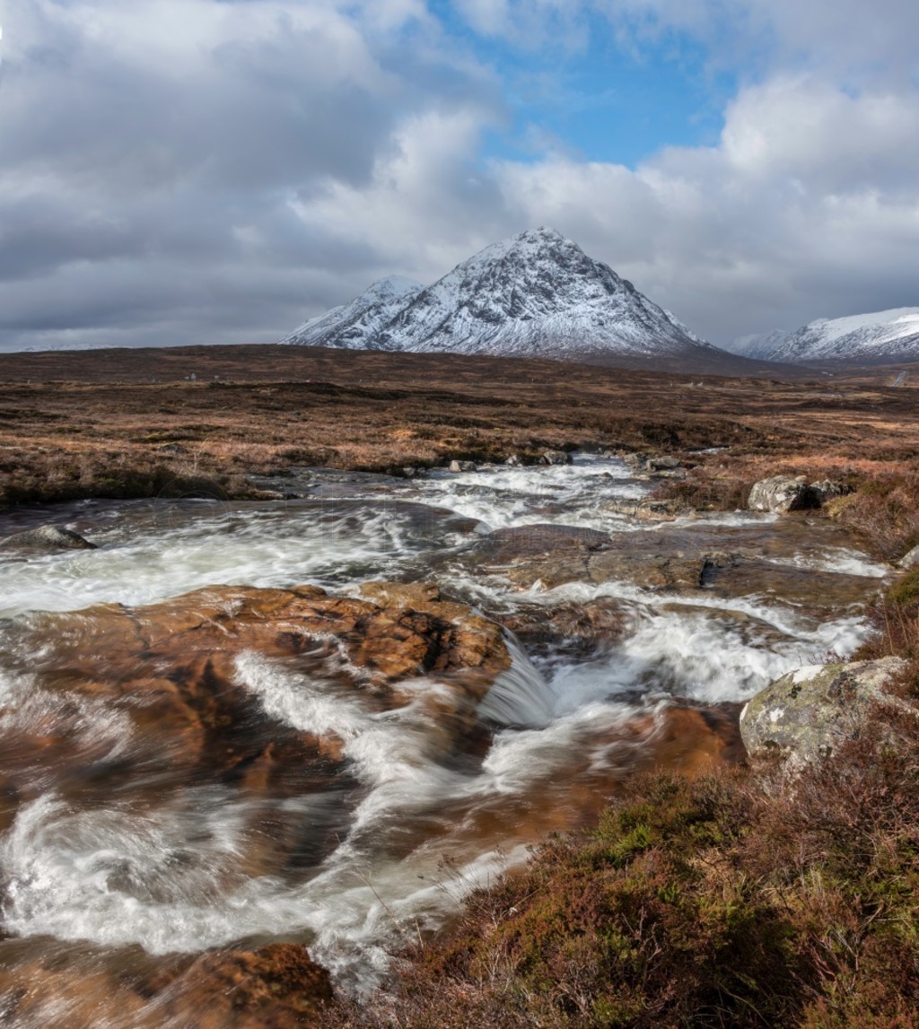 ǰΪٷĶͼ񣬱Ϊ־԰ѩ Stob Dearg Buachaille Etive Mor ɽ