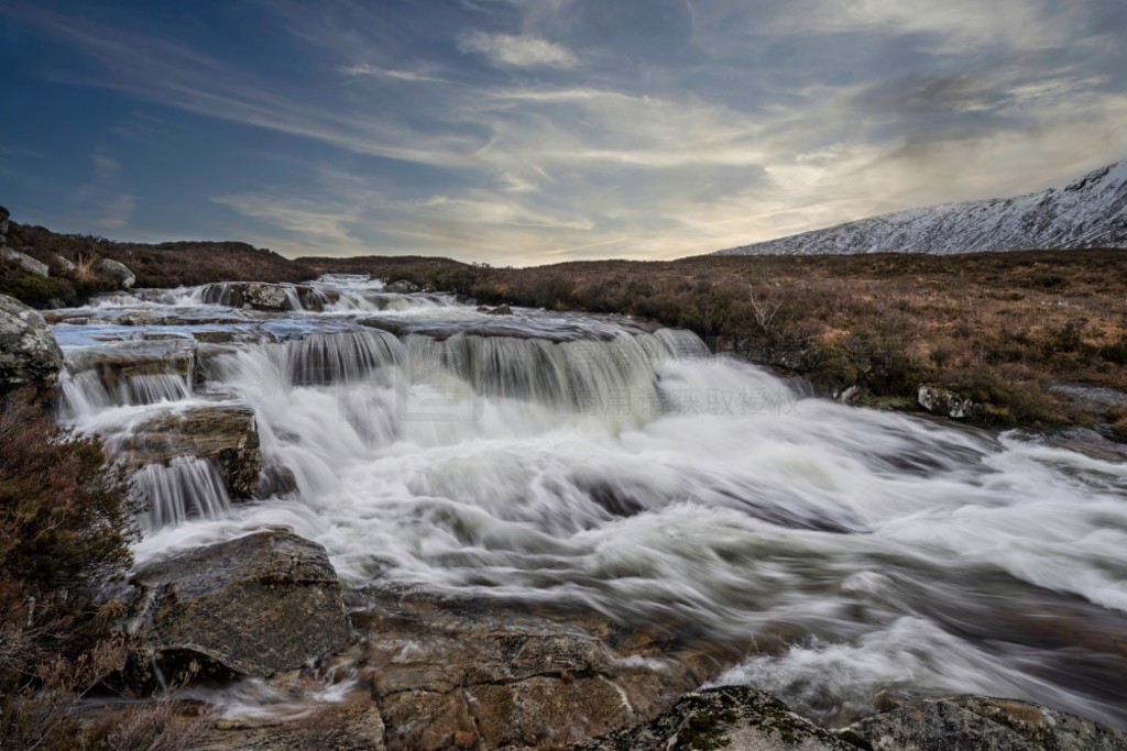 ǰΪٷΰĶͼ񣬱Ϊ־԰ѩ Stob Dearg Buachaille Etive Mor ɽ