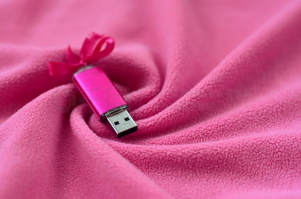 зۺɫɫ USB 濨λë׵ǳɫë̺֯ϣкܶม塣ŮƵļ䴢װ