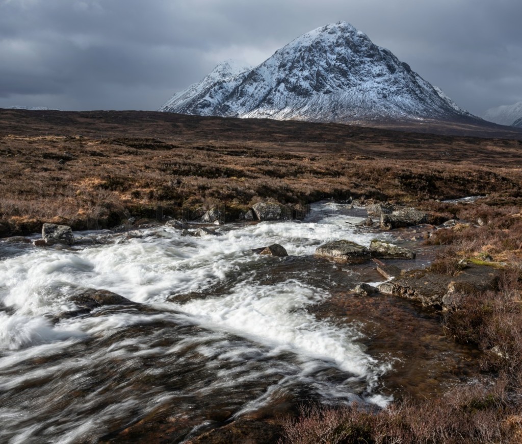 ǰΪٷĶͼ񣬱Ϊ־԰ѩ Stob Dearg Buachaille Etive Mor ɽ