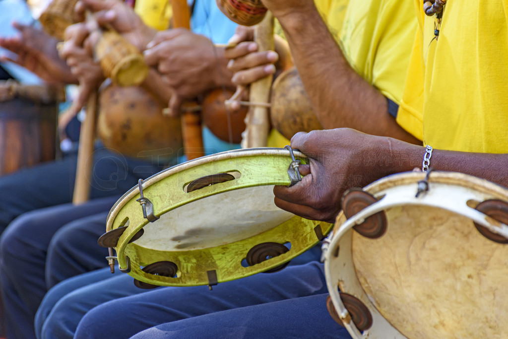 Ϊְ (berimbau) (Tambourine) ȣͨڿҮ (Capoeira) ʹãЩӷūҮڼġberim