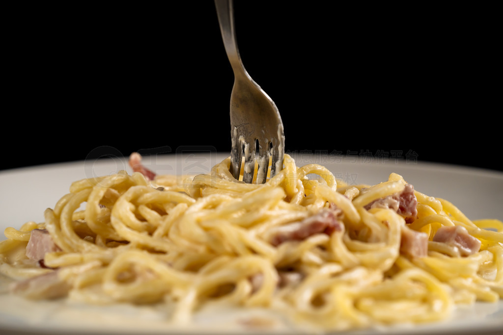 ںɫİתcarbonara