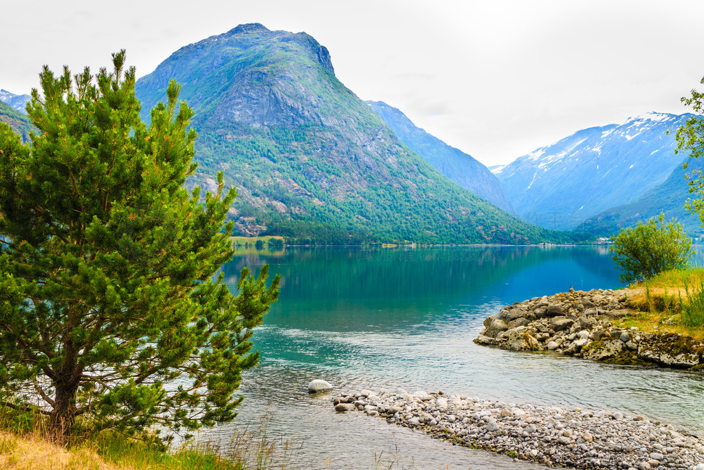 ζȼ١Ρɽ羰 Oppstrynsvatnet  Jostedalsbreen ҹ԰Oppstryn (Stryn)ɶ og Fjordane ءŲ˹άǰ뵺..Ų