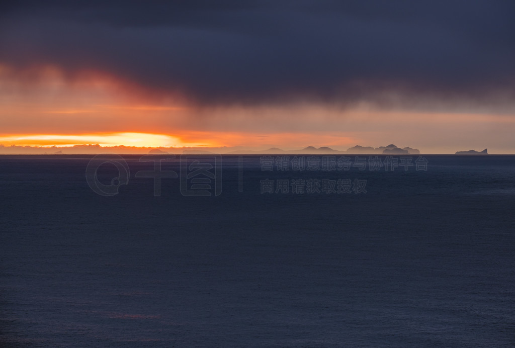 ӱϲά˵ϻʹϷ羰续ҹɫΤ˹Ⱥ (Vestmannaeyjar) Ⱥƽֵ