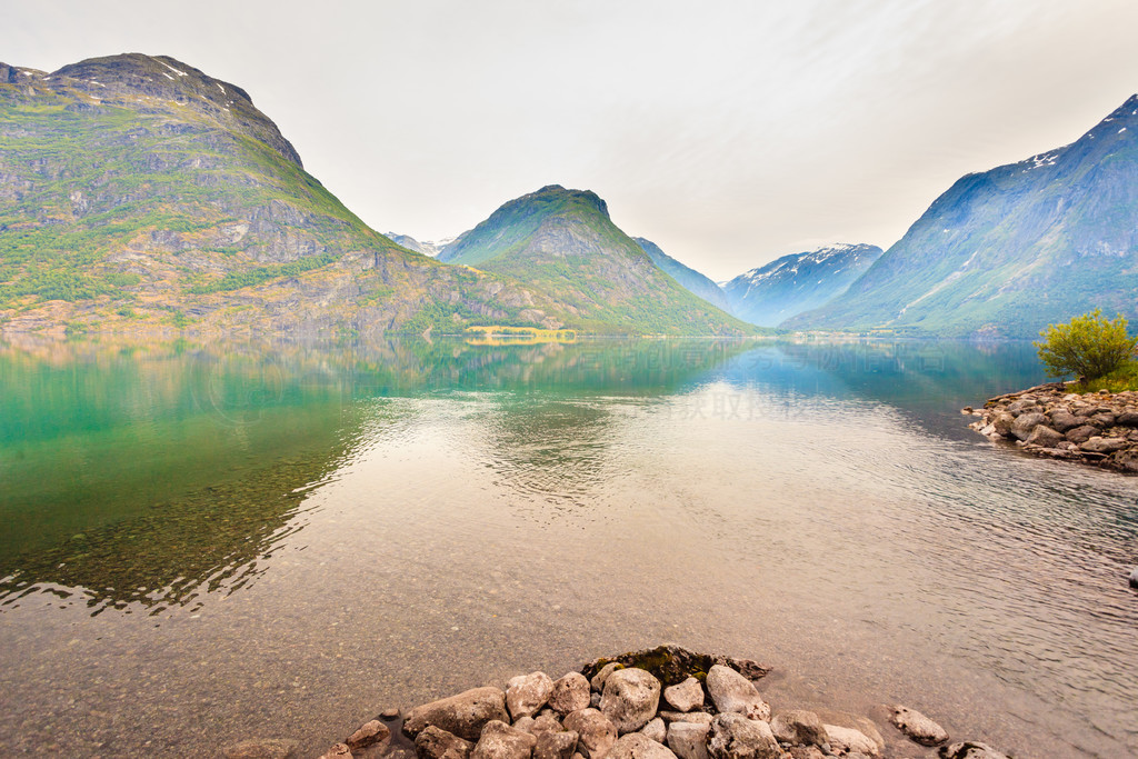 ζȼ١Ρɽ羰 Oppstrynsvatnet  Jostedalsbreen ҹ԰Oppstryn (Stryn)ɶ og Fjordane ءŲ˹άǰ뵺..Ų