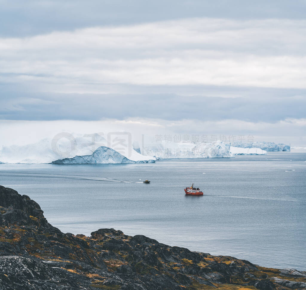 ͷͷںȥιʳ. ɫ۹⴬Ϊ. Disko Bay¬.