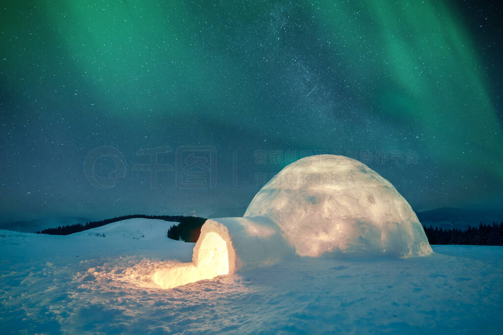 Oora borealis .ɽĹ.ľɫ,ļѩ׵ı.Ӱ