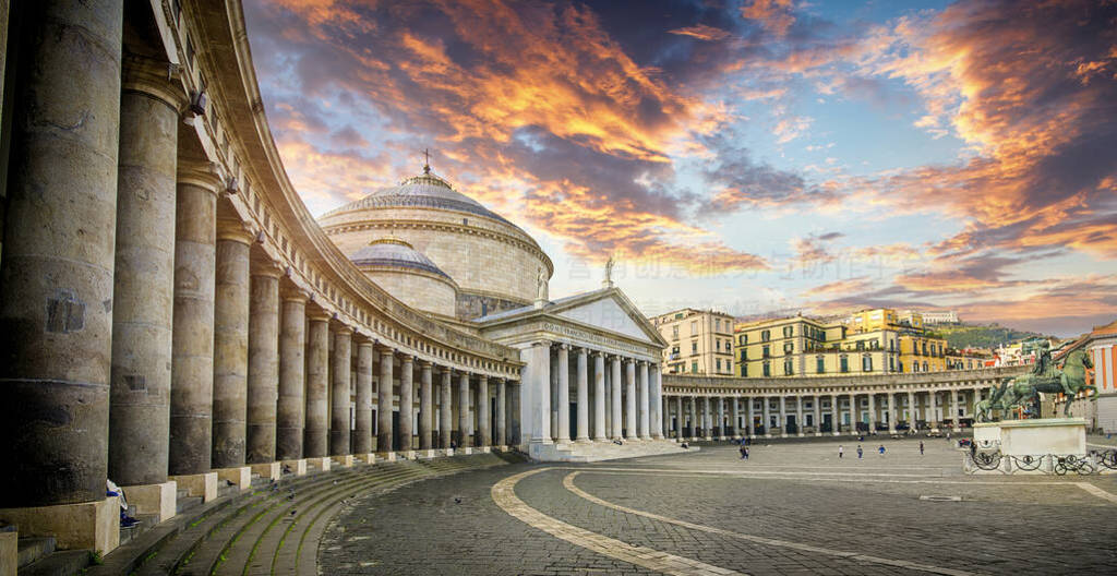 ǲ˹(ǲ˹)ĹͶƱ㳡(Piazza del Plebiscito),ʱҪ㳡.San Francesco di PaolaúͲ˹