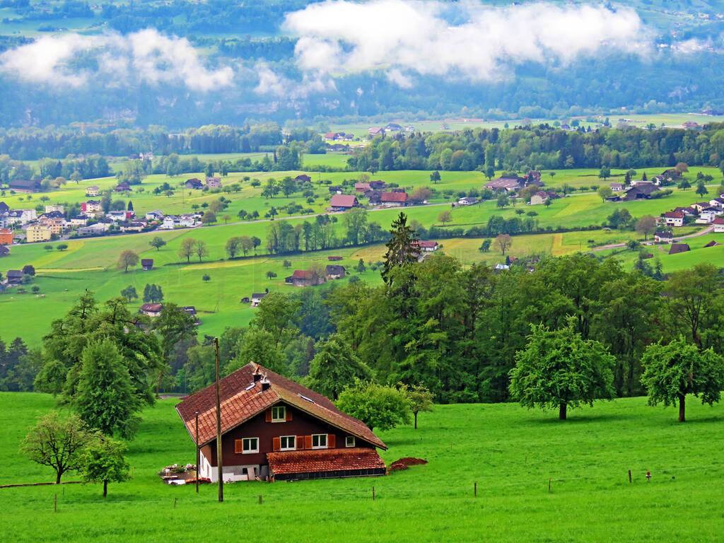 ʿֶAlpnachɽ(Kanton Obwalden, Schweiz) Pilatusɽؿбϵũ彨ͼͥ)