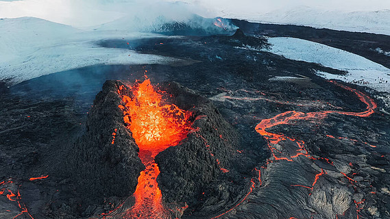 冰岛火山爆发2021图片