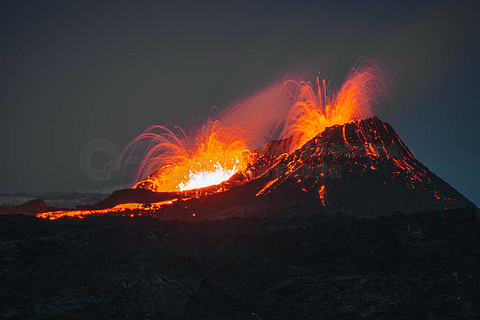 冰岛火山爆发2021图片