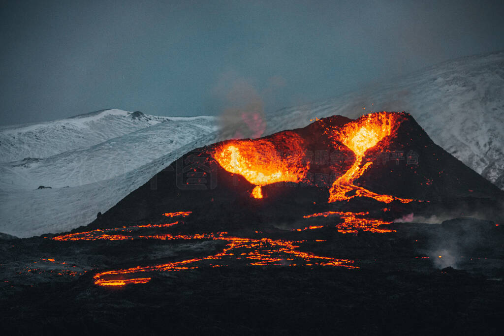 2021ɽ.FagradalsfjallɽλGrindavik׿δ˸Geldingadalirɽ.ӻɽҺҽ.