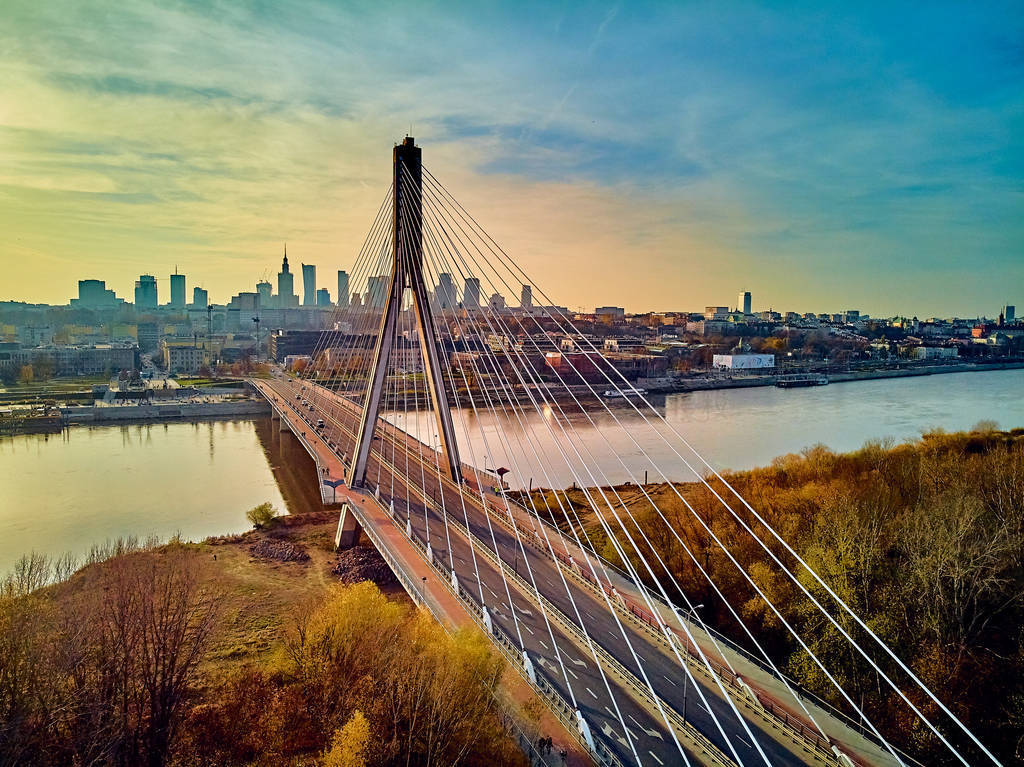 ȫ(Ӣ:Beautiful Panoramic Attvr View to Swetokrzyski Bridge,д:Holy Cross Bridge)һλڲɳά˹