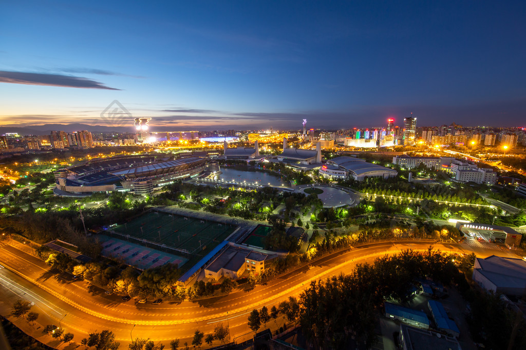 北京奥体中心训练场夜景