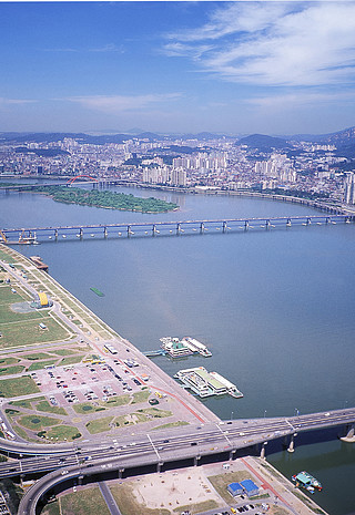 山脈公路公路河流水垂直彩色圖像攝影城市場景戶外無人鳥瞰圖全景