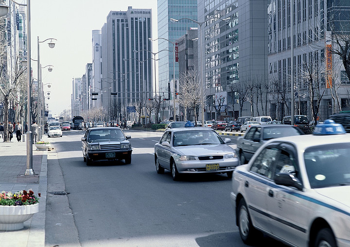 街道市中心摩天大楼城市景观天空公旅游现代塔城市轮式车辆汽车办公室