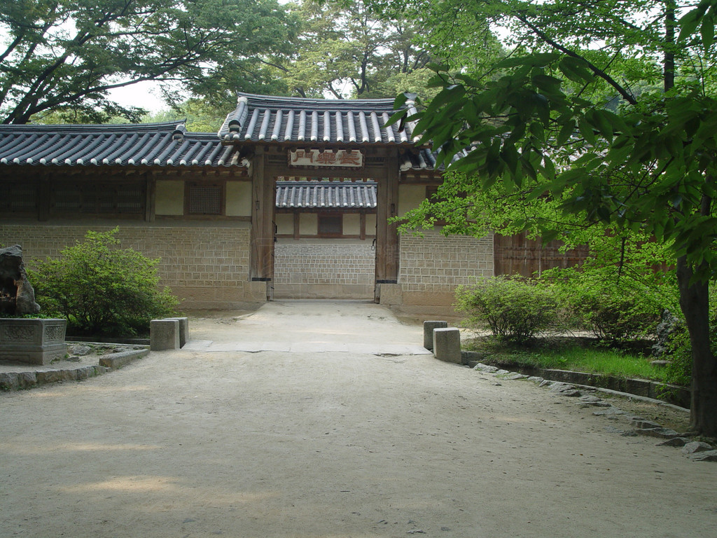 外部住宅房地產建設景觀老古代中心住宅平房車庫花園大學草坪樹城市