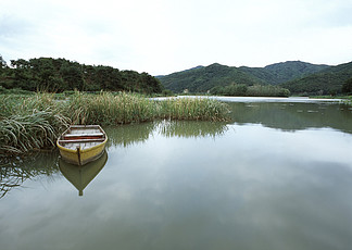 小船户外度疾萜号┐迓糜尉低酚娣桨湖水风景船河反射桨天空kayak