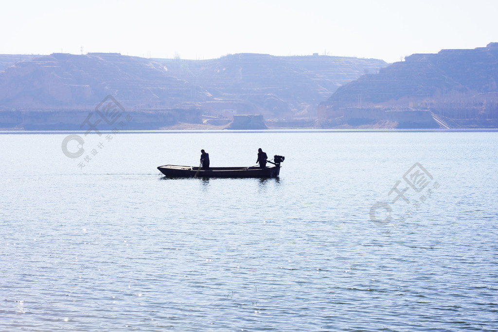 碧水藍天湖畔風景美景