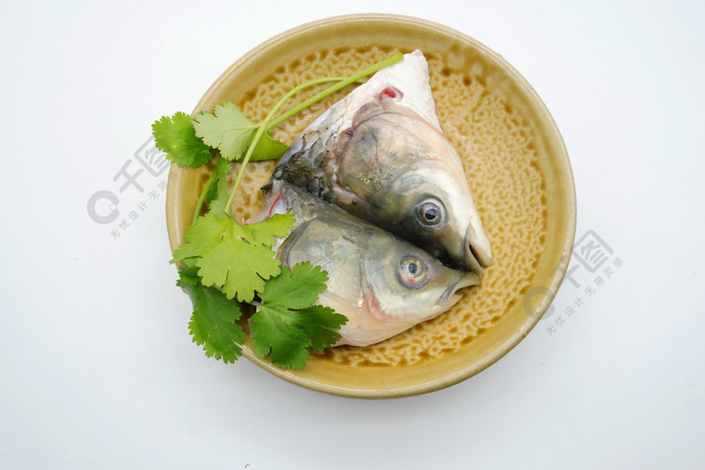 新鲜草鱼鱼头摄影图