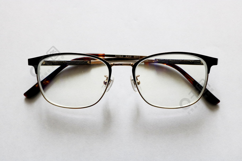 点击了解详细>圆形镜片的金属框眼镜2年前想获得素材商业授权?