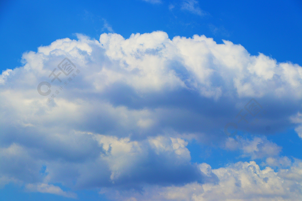 湛藍的天空藍天白雲夏天背景素材