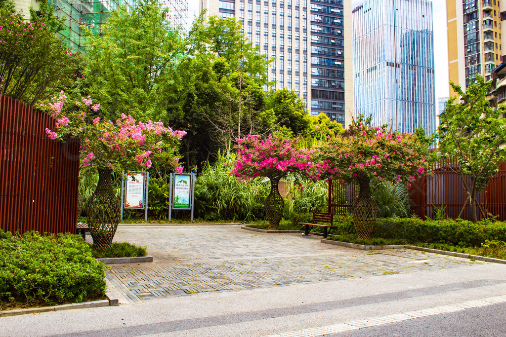 城市风光街边的花园小景