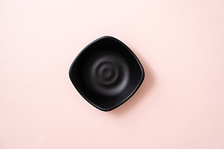 黑色空碟子厨具厨房素材粉色背景