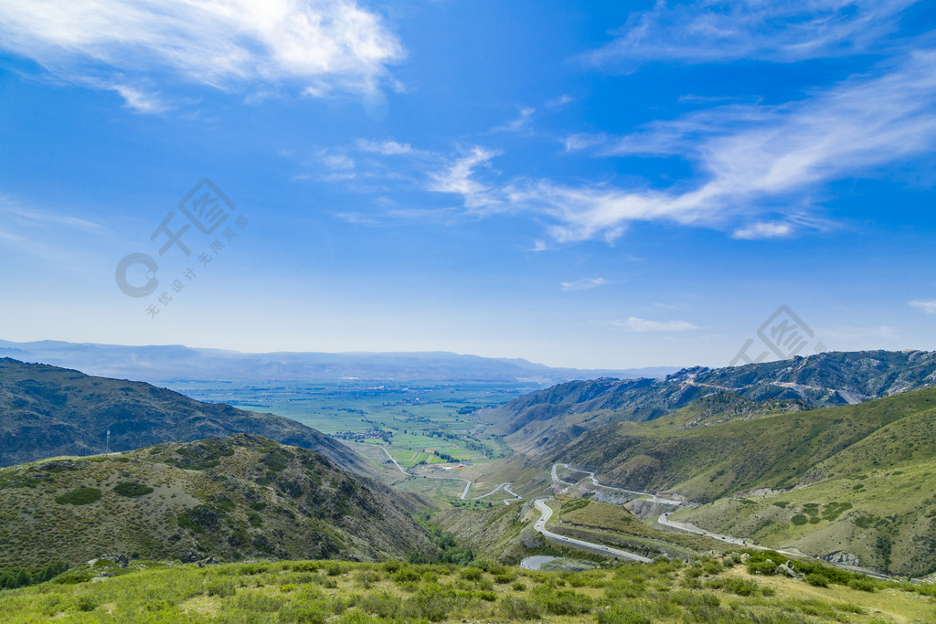 藍天白雲高山群山