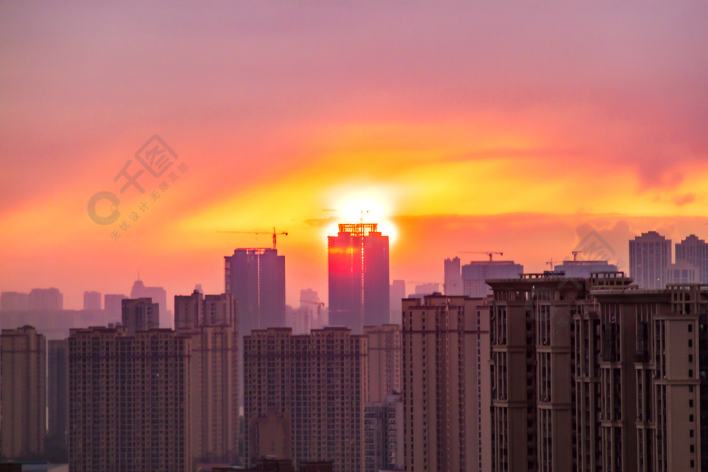 夕陽晚霞城市建築高樓