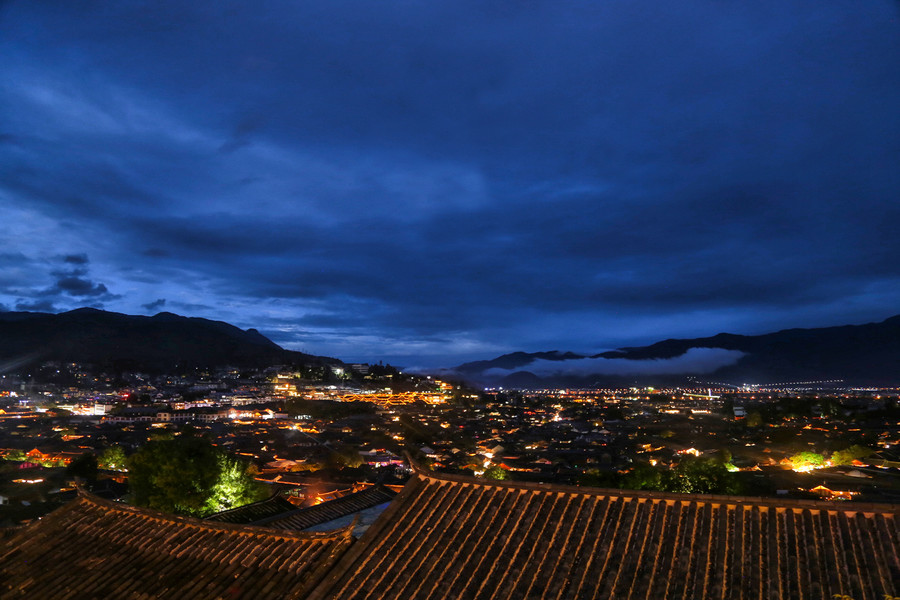  i>雲 /i> i>南 /i>麗江古城夜景最高處全景攝影圖