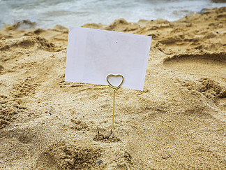 海边沙滩简约背景素材明信片