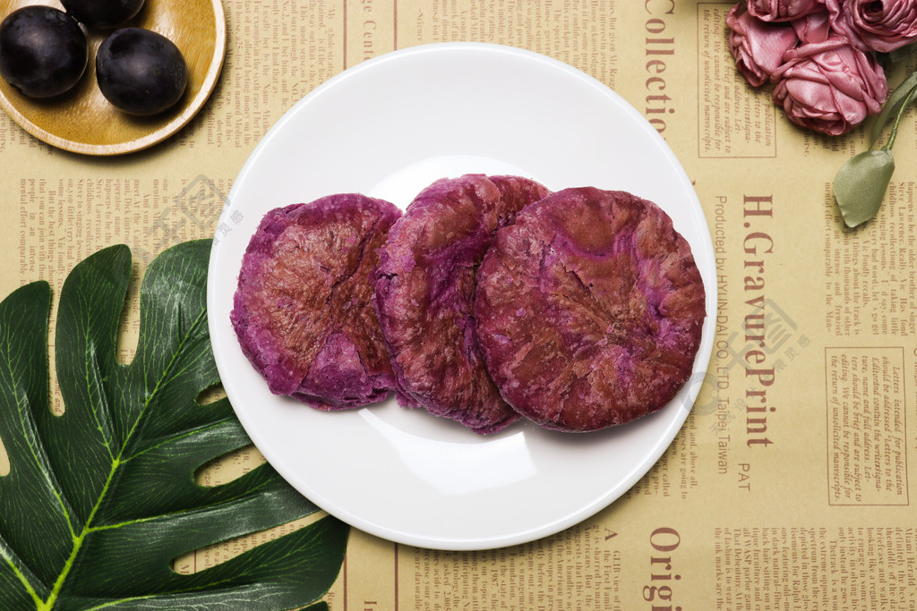 高清糕点紫薯酥饼摄影图