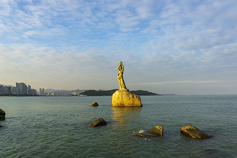 16, 2017年: 珠海漁女雕像是 2017 年 4 月 16 日在翔鷺海岸灣位於